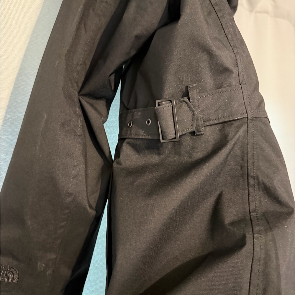 The North Face Women's Utility Rain Jacket in Black - Medium - Picture 4 of 8